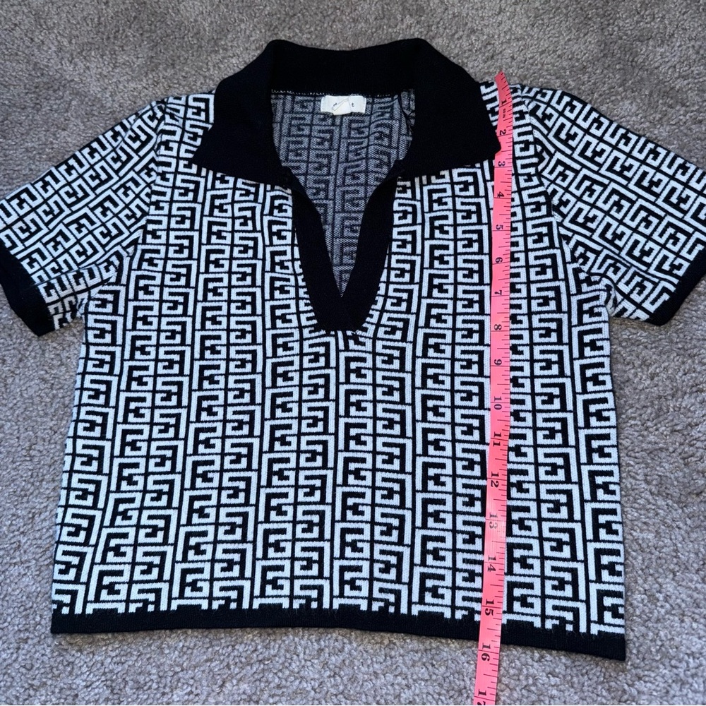 Debut Short Sleeve Crop Black and White Pattern Medium - Picture 6 of 7